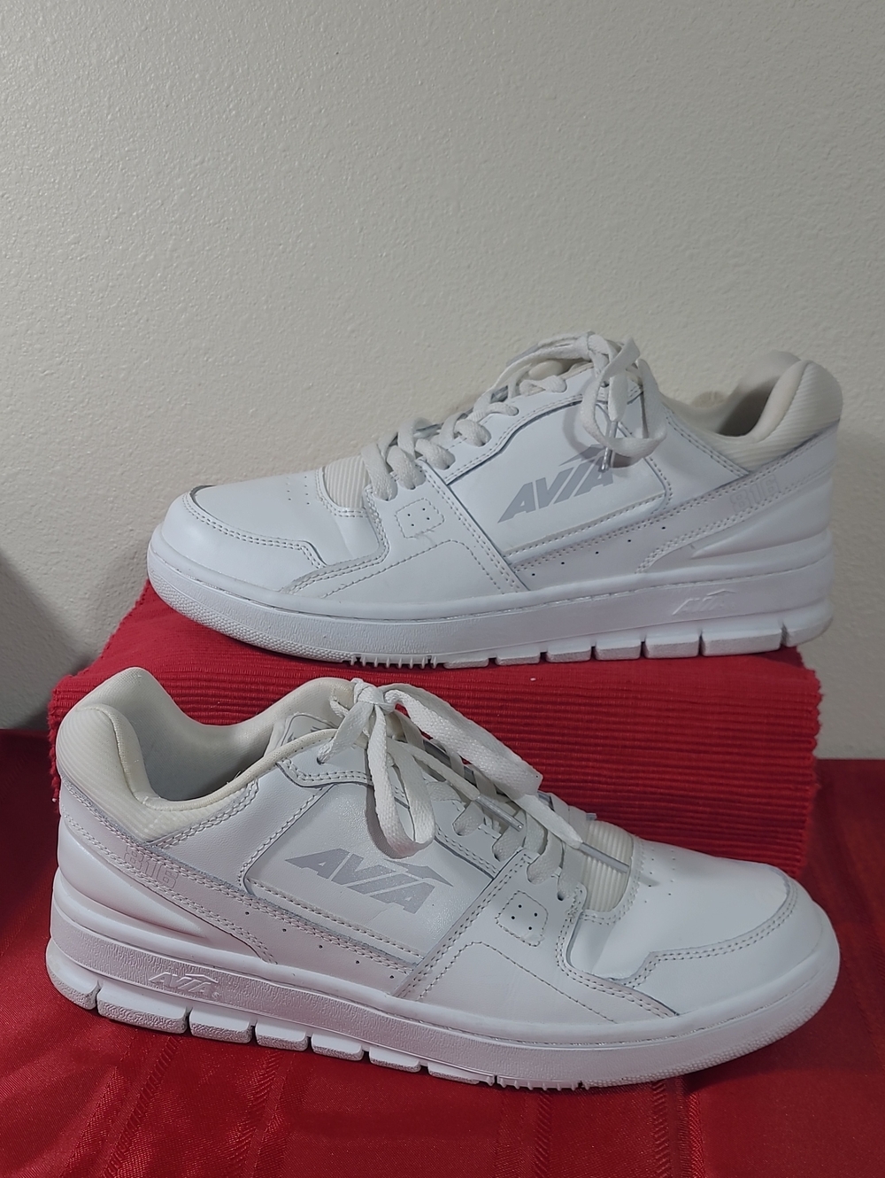 Avia 816 Men's White Low-Top Retro Athletic Basketball Sneakers